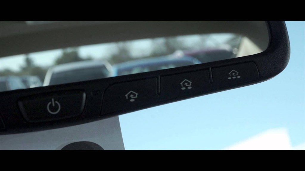 Picture of: Hyundai Elantra Rearview Mirror Features