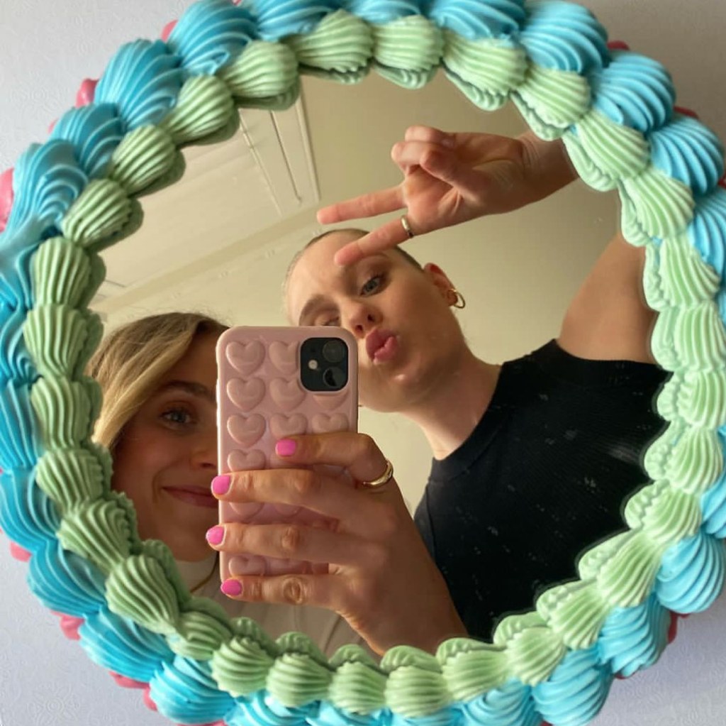 Picture of: Selfie Cake Mirror Board