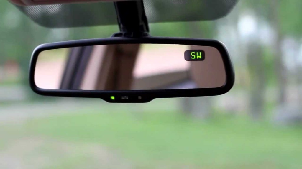 Picture of: Toyota Accessories – Auto Dimming Rear View Mirror