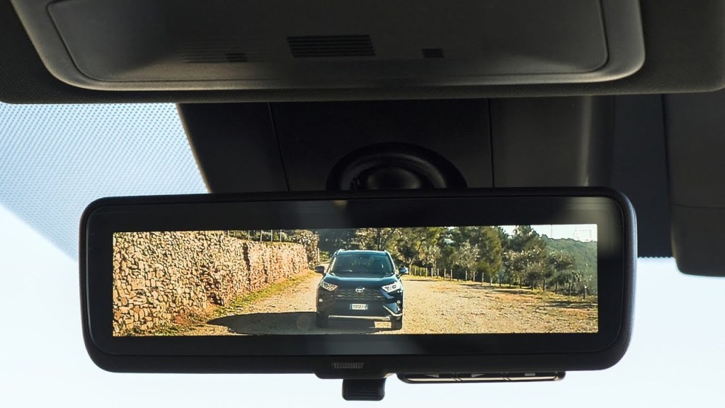 Picture of: Toyota RAV: Digital Rear-View Mirror real-life test :: [cars]