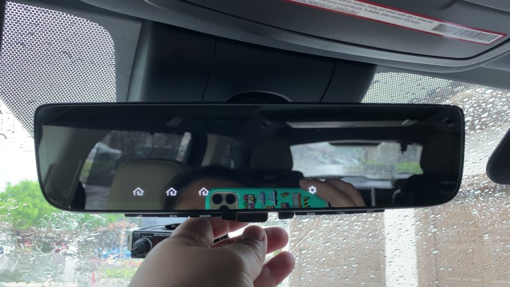 Picture of: Toyota Sienna  digital mirror in rain 🌧☔️